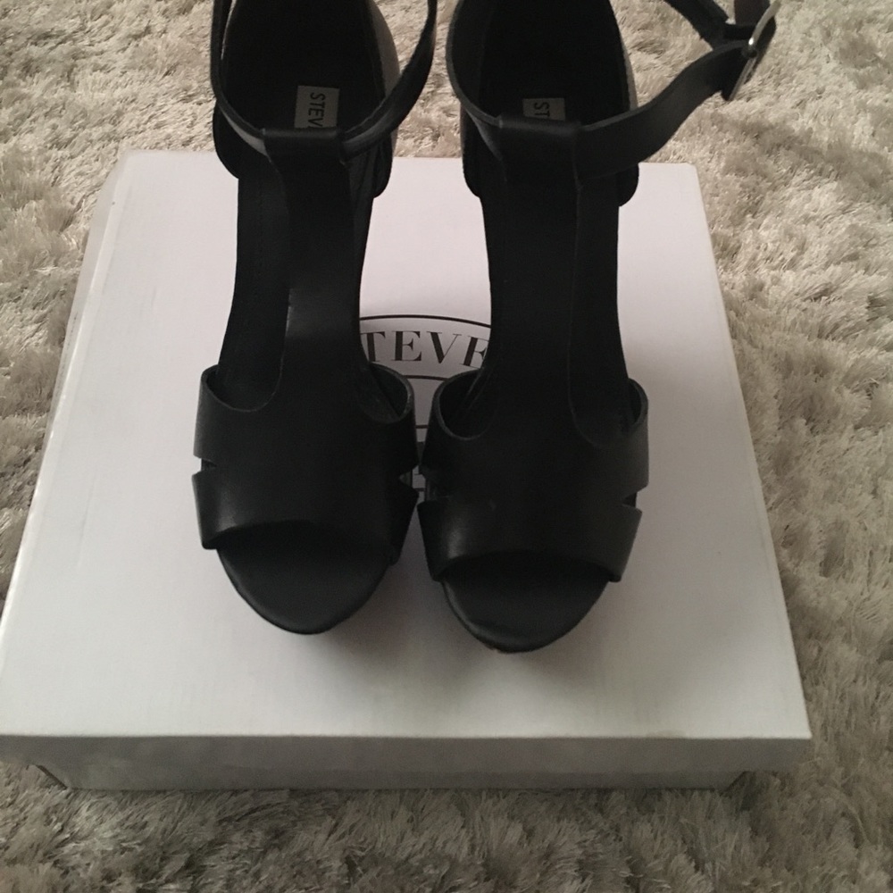 Steve Madden Black wedges