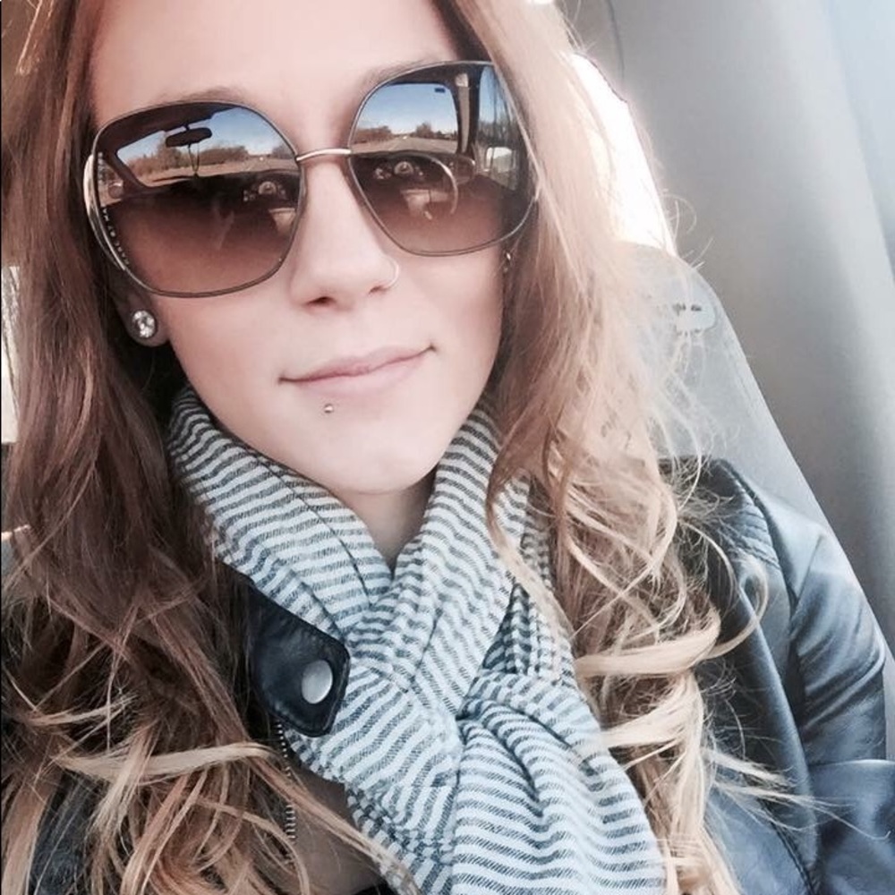 Meet your Posher, Brittney