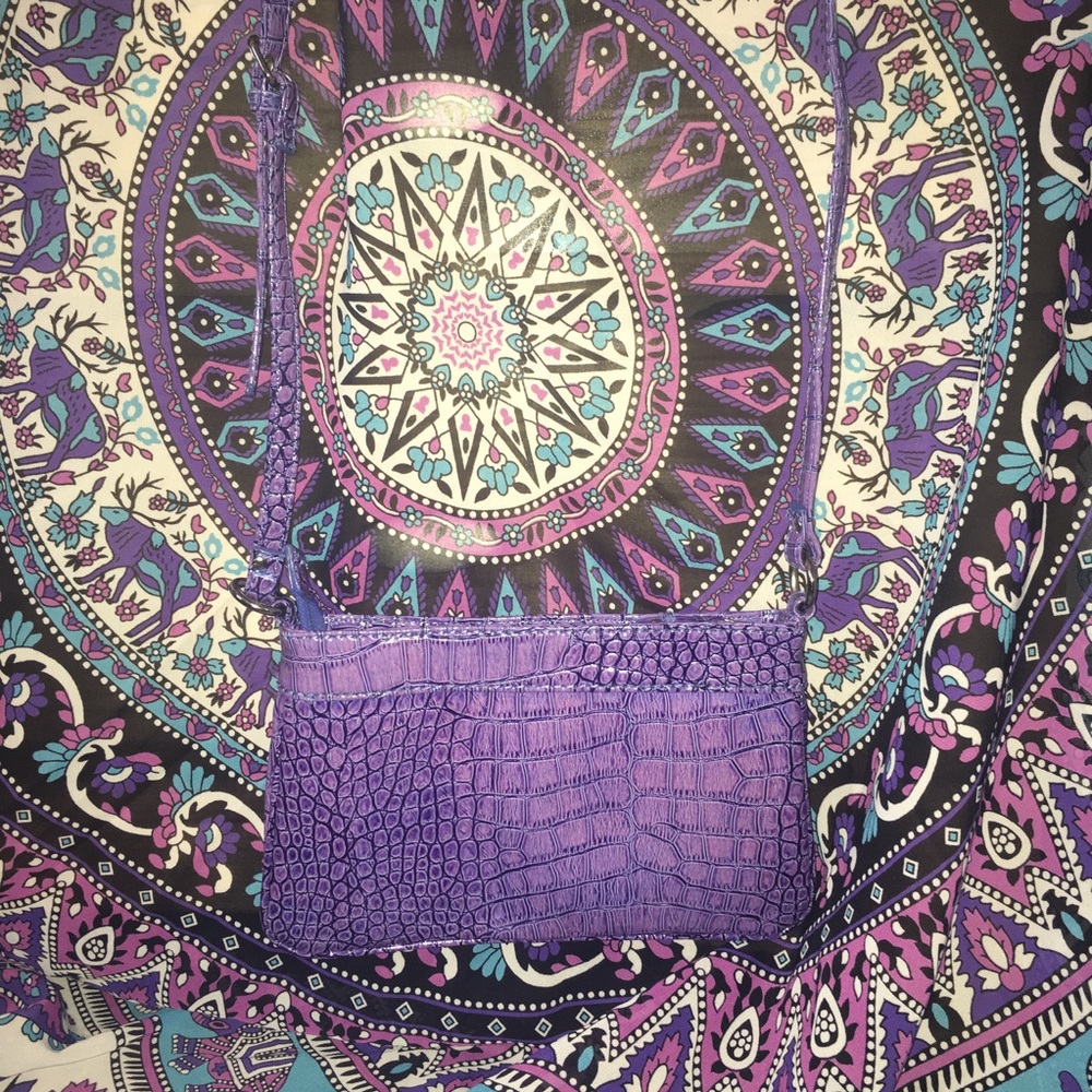 💟SALE💟 Shiny purple crossbody purse!