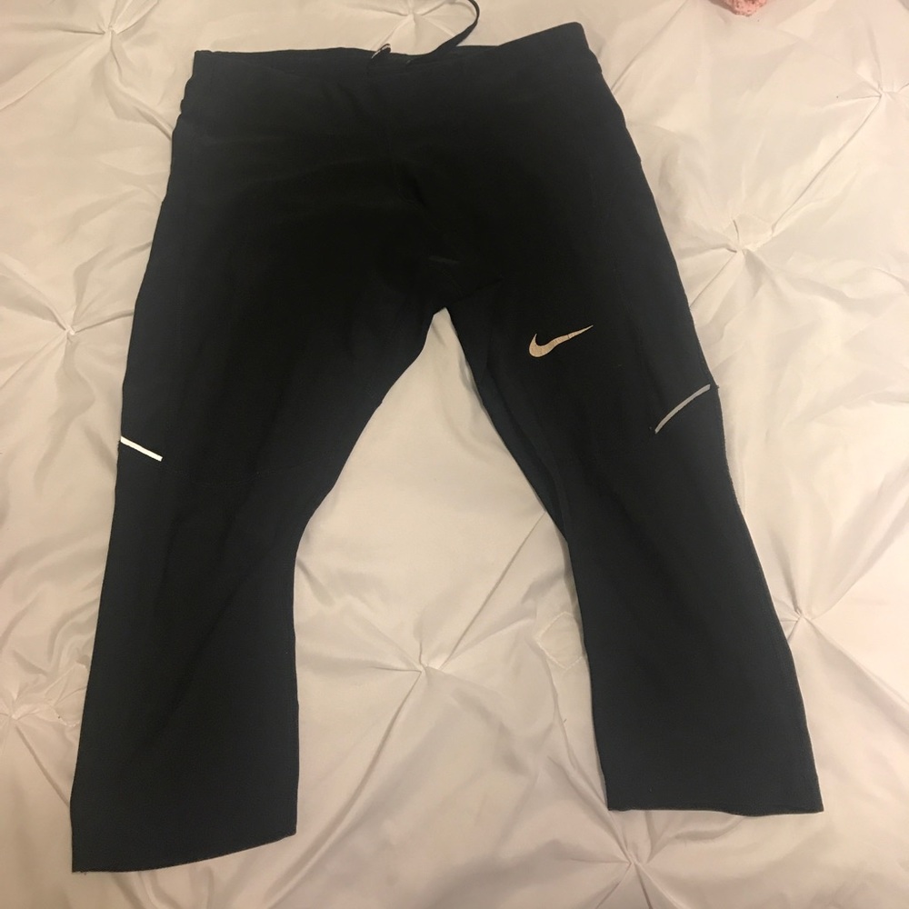 Nike Cropped Leggings PRICE FIRM