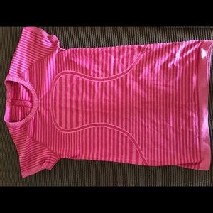 Lulumon run swiftly Ss top