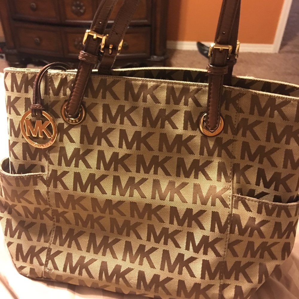 Authentic Michael Kors Purse.