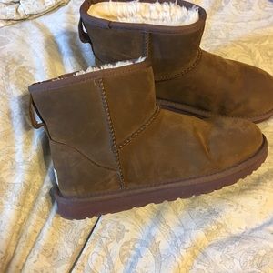 Mini ugg boots size 9 brown