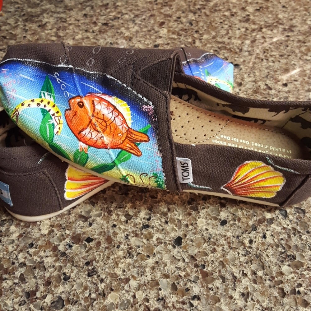 SOLD! Super cute and Unique print Toms 5.5.