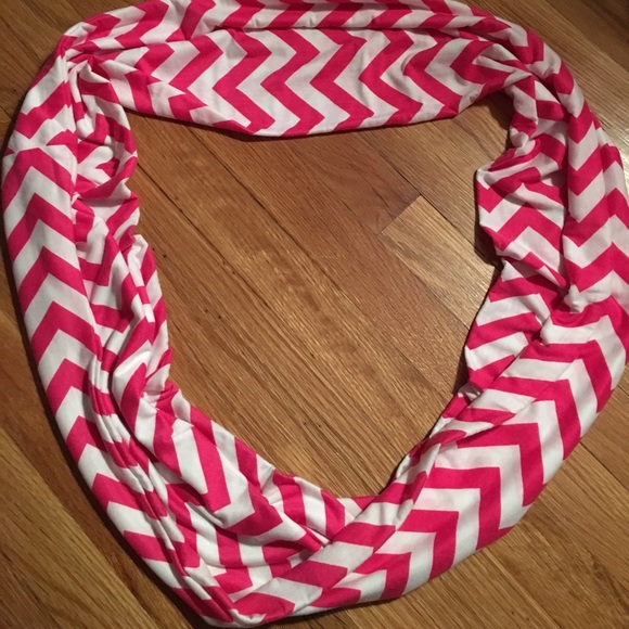 Pink chevron infinity scarf - Picture 3 of 5