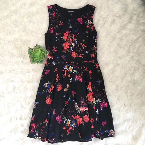 Express Dresses & Skirts - PRICE DROP! Express Floral Dress
