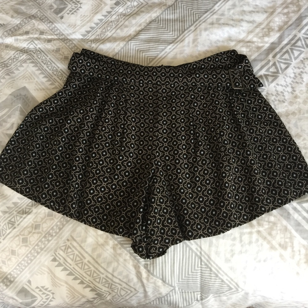 Forever 21 Contemporary flowy shorts