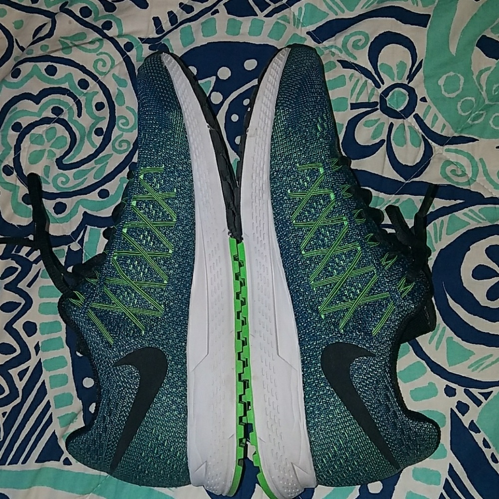 Nike tennis shoe