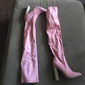 Size : 6. Worn once, great condition