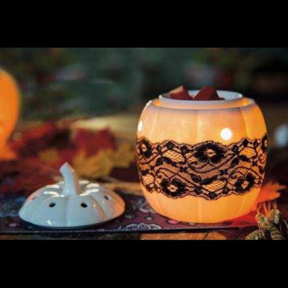 Free wax NEW Scentsy warmer Lace Pumpkin