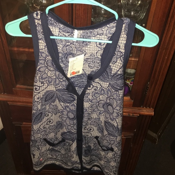 Size Medium long vest - Picture 1 of 4
