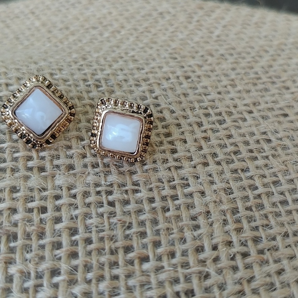 Set of 3 stud earrings - Picture 2 of 3