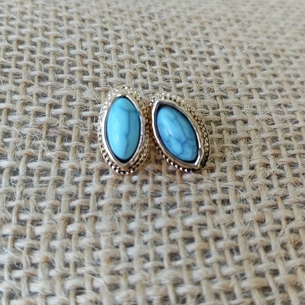 Set of 3 stud earrings - Picture 3 of 3