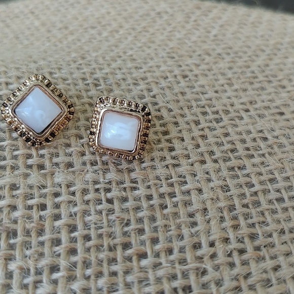 Set of 3 stud earrings - Picture 2 of 3