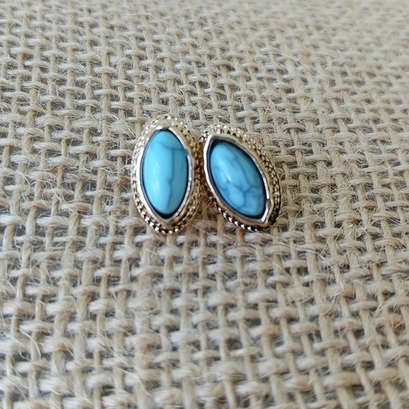 Set of 3 stud earrings - Picture 3 of 3