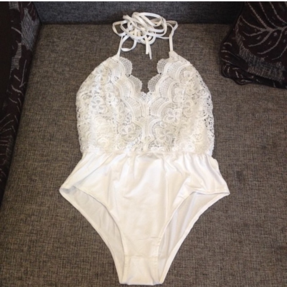 LACEY WHITE BODYSUIT 😍