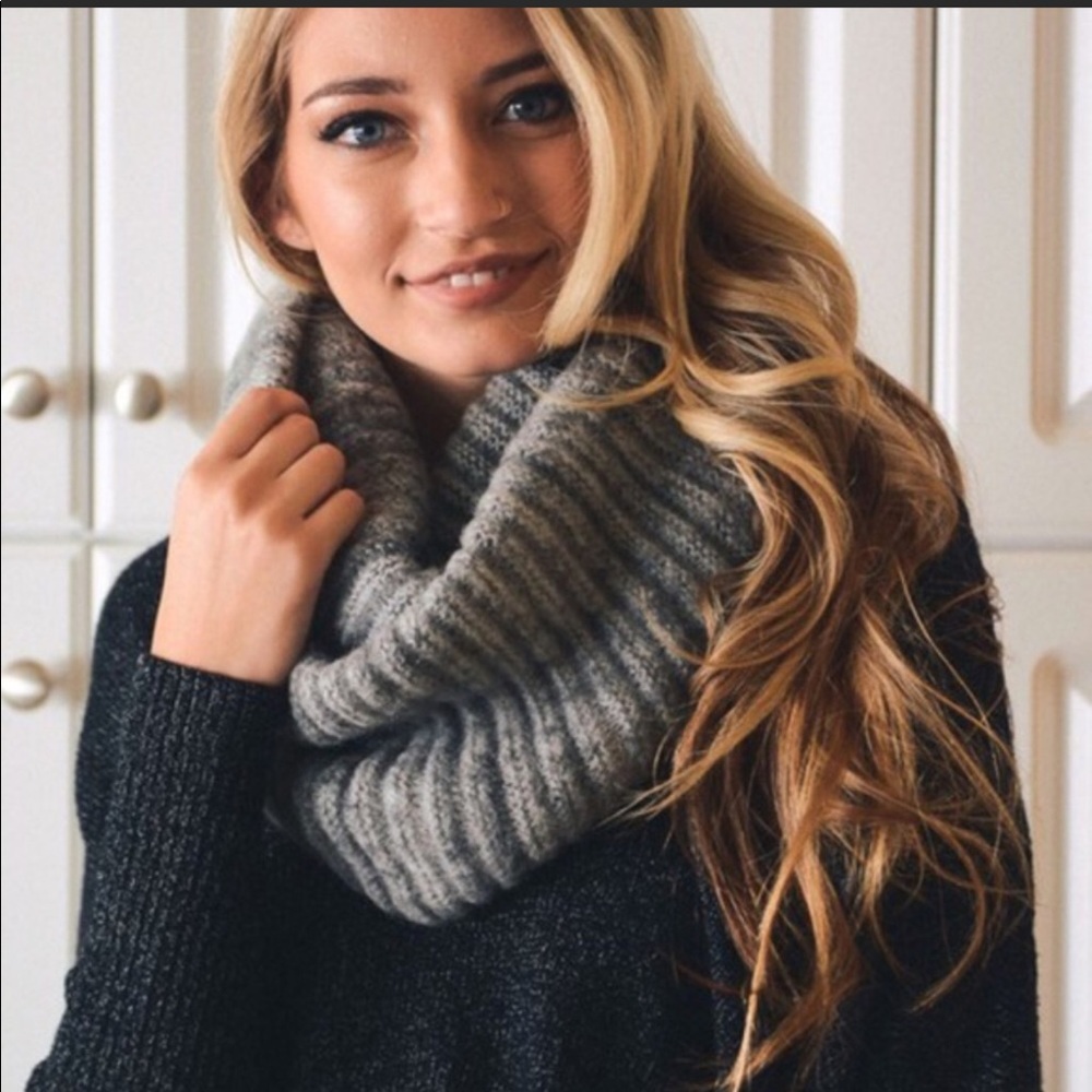 🆕🛍Ribbed Knit Infinity Scarf🛍🆕