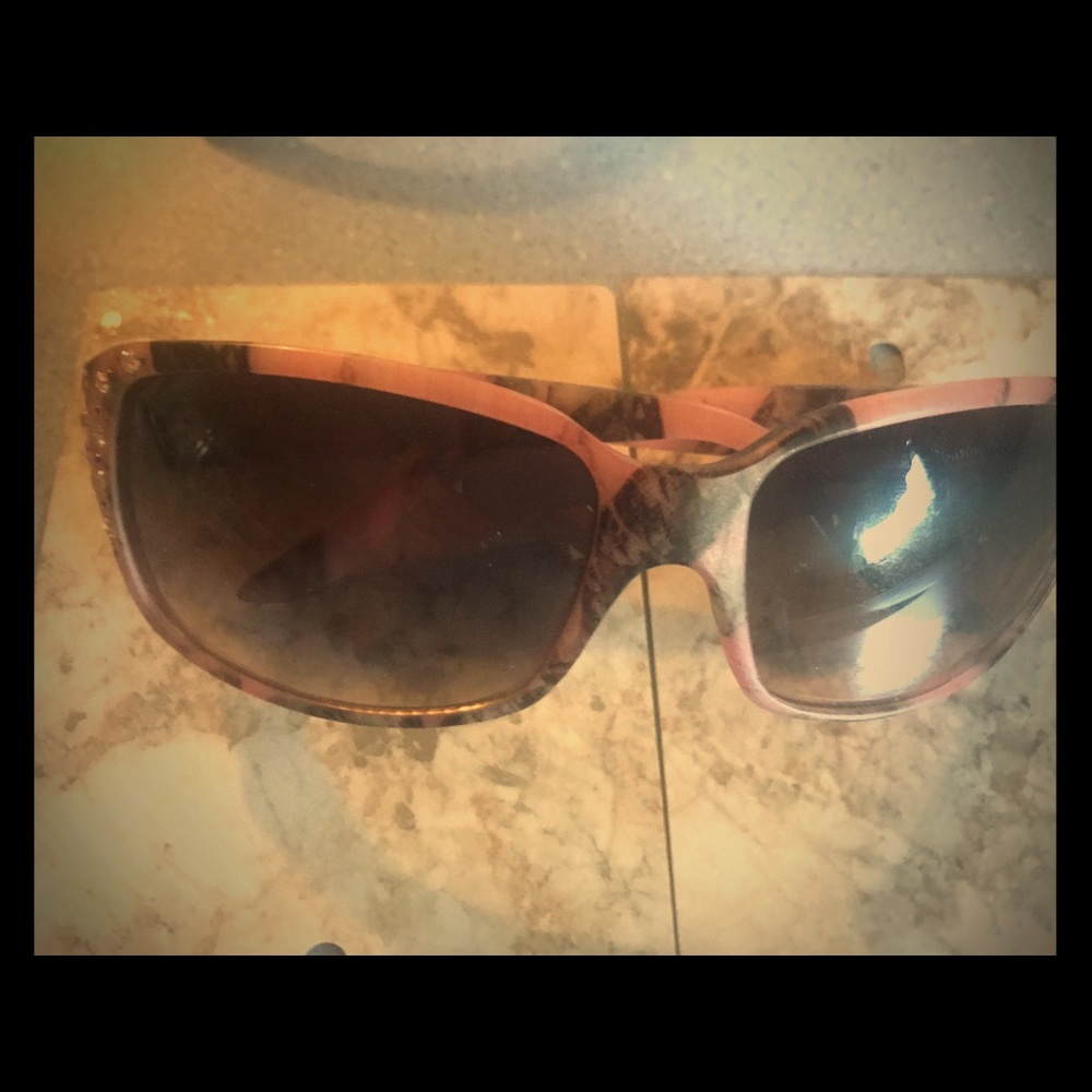 Camo pink shades
