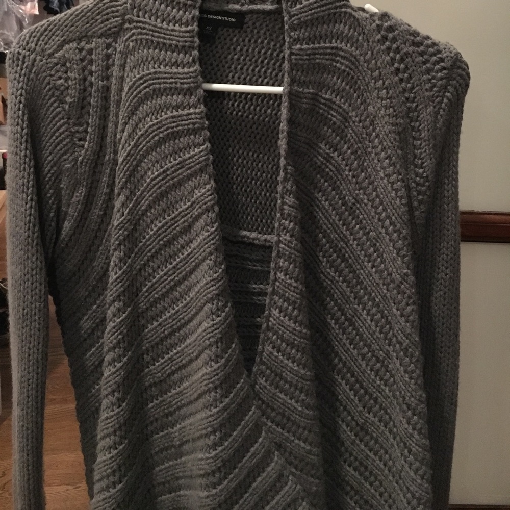 Stylish grey sweater with longer back hem