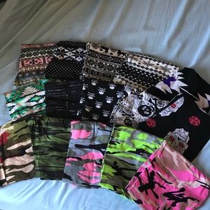 Lot of 15 pairs of leggings! Skulls, camo, winter