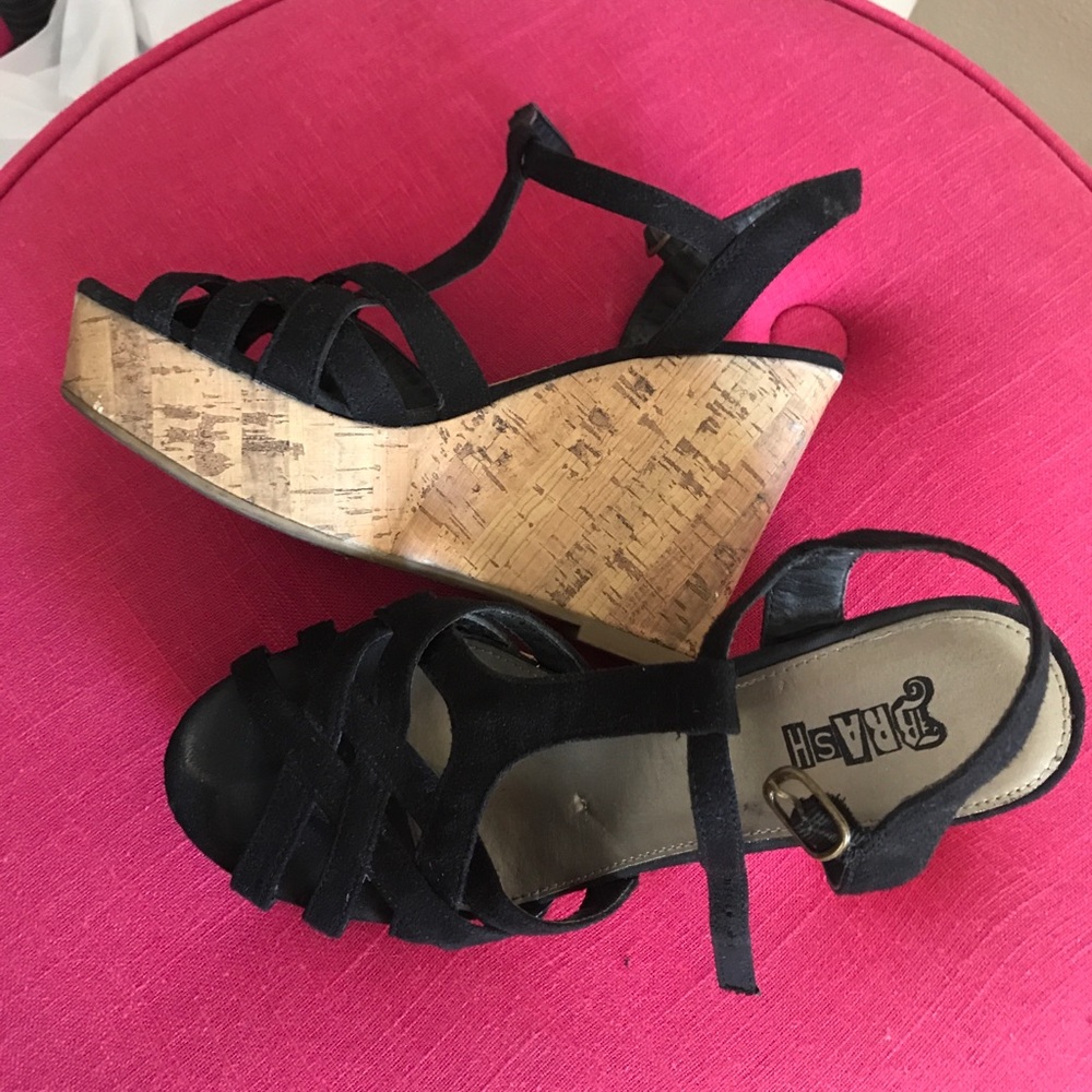 Black cork wedge