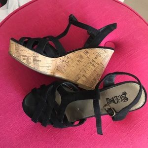 Black cork wedge