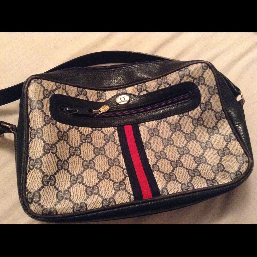 Gucci Shoulder Bag - Picture 2 of 6