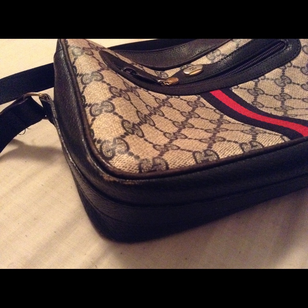 Gucci Shoulder Bag - Picture 3 of 6