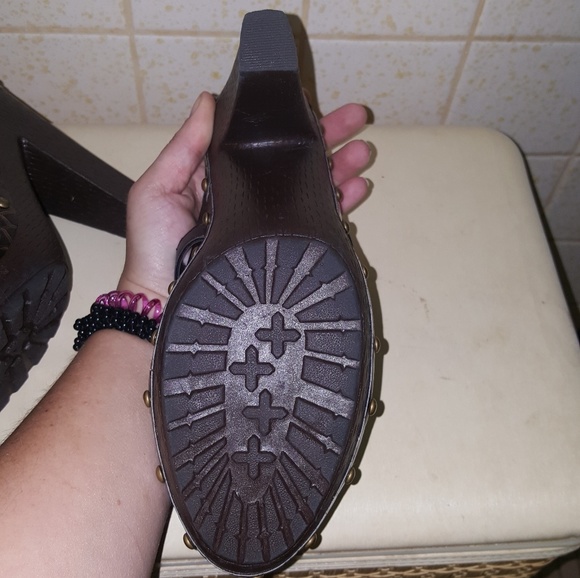 Brown clogs/boots - Picture 3 of 4