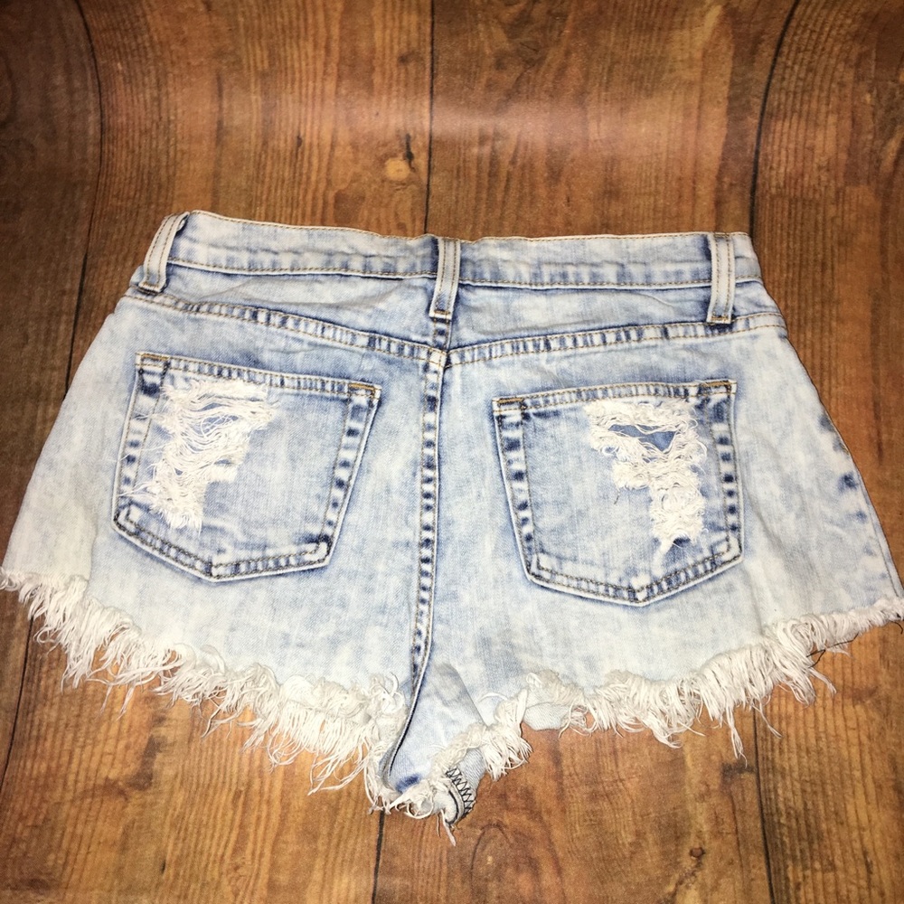 High waisted shorts with tear fringe