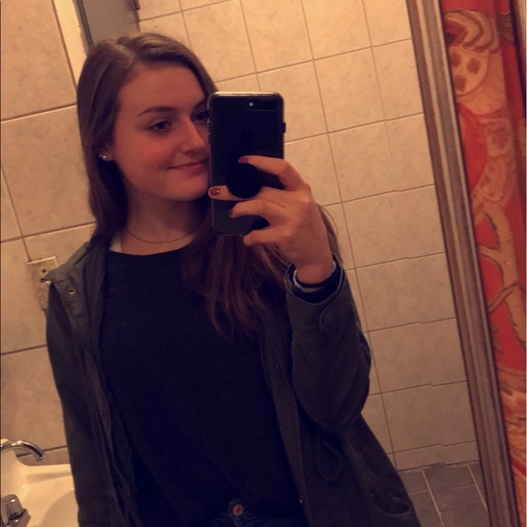 Meet your Posher, Katie - Picture 1 of 1