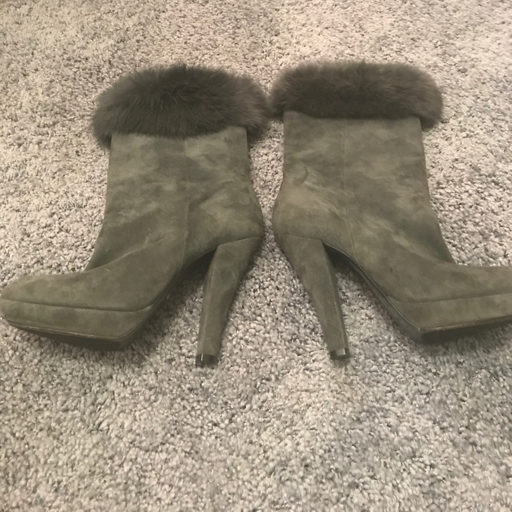 Gray Suede boots w/ fur trim. Cosmo brand Brazil