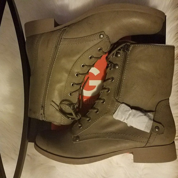 New boots. (Tiny stain on inner side of 1) - Picture 2 of 3