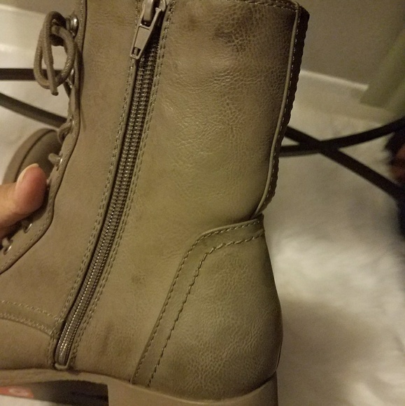 New boots. (Tiny stain on inner side of 1) - Picture 3 of 3