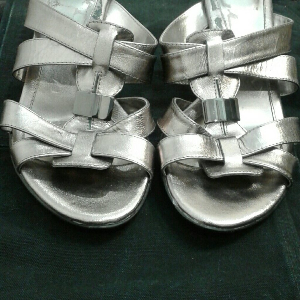 Genuine leather wedged sandals (sz 10) by Sofft