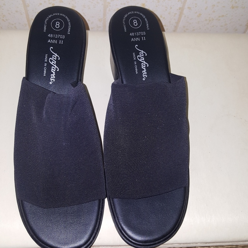 Fanfares vintage slip on sandals