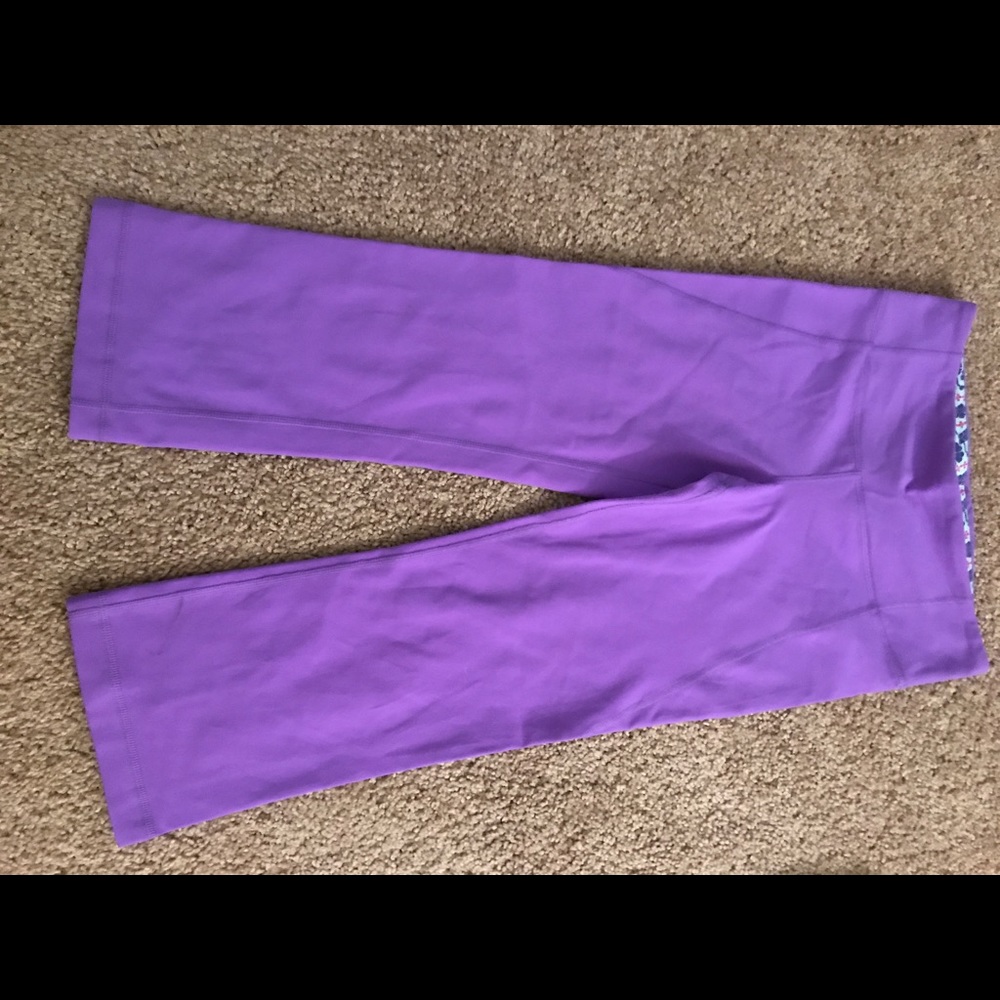 Lululemon Gather & Crow Crops Purple Size 4