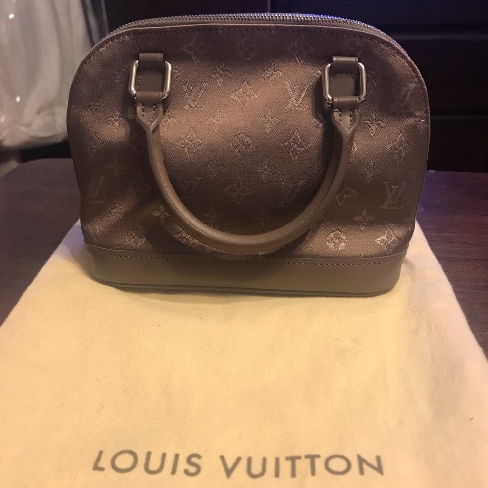 Authentic Louis Vuitton Alma Nano