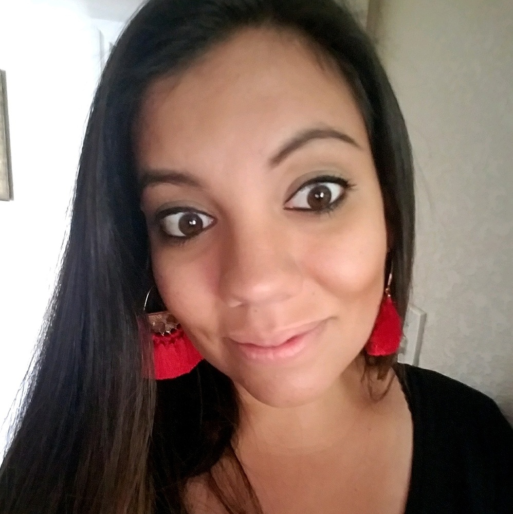 Meet your Posher, Evita