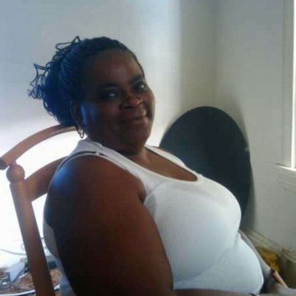 Meet your Posher, Sandy - Picture 1 of 1