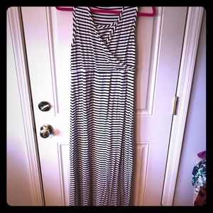 Nom Maternity and nursing maxi dress