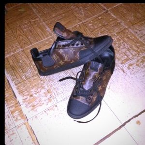 Lv sneakers