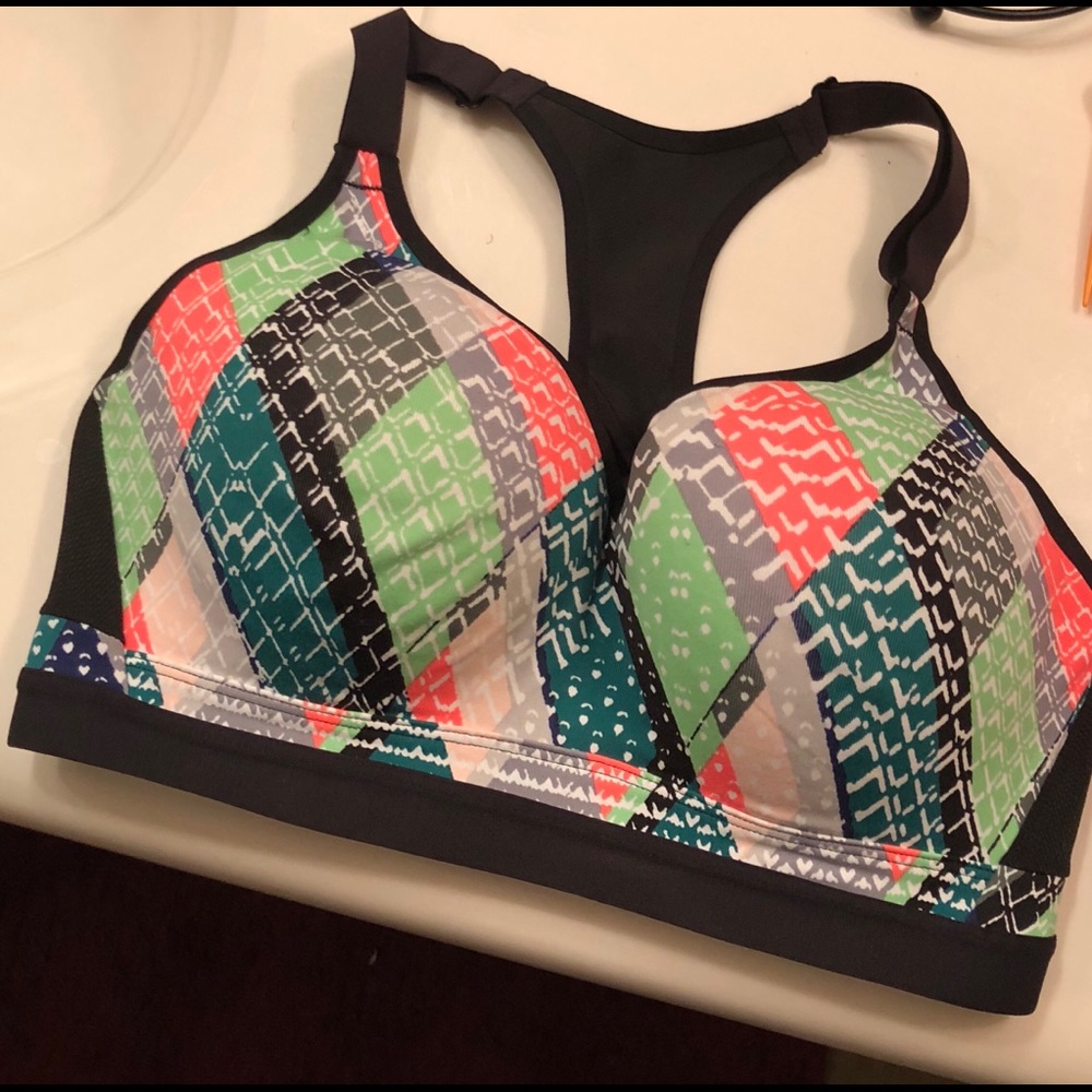 Victoria Secret Incredible sports bra 34DD