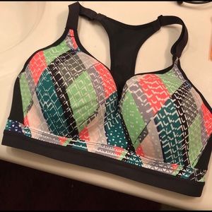 Victoria Secret Incredible sports bra 34DD