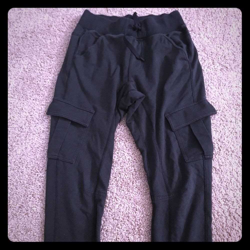 Lululemon Cargo Crop Charcoal Size 4 NWOT (rare!)