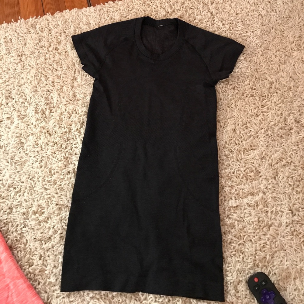 Lululemon black top!! PERFECT CONDITION!!!