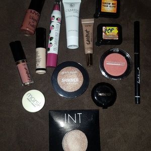 Makeup sample bundle