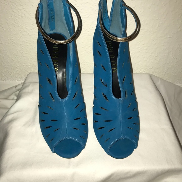 Heels - Picture 2 of 5