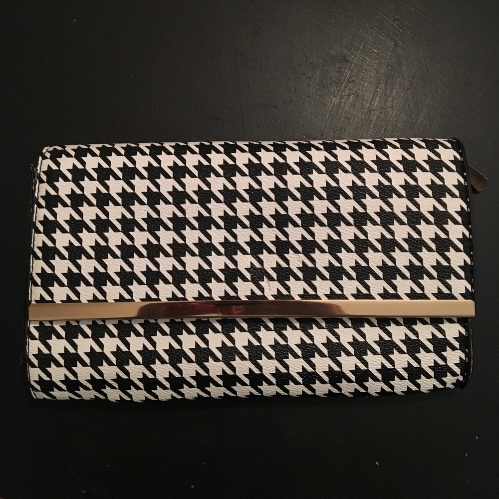 Houndstooth clutch/crossbody