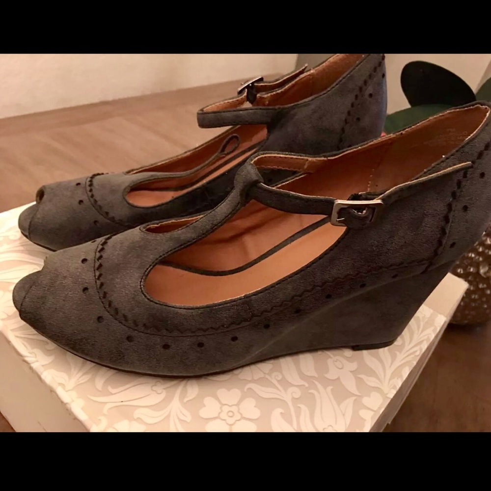 Beautiful Gray Shoes!